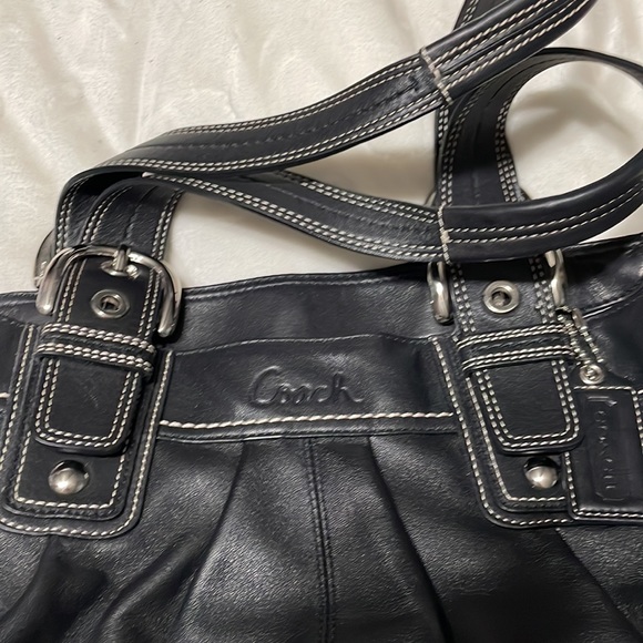 Medium sized Coach purse. - Picture 2 of 6